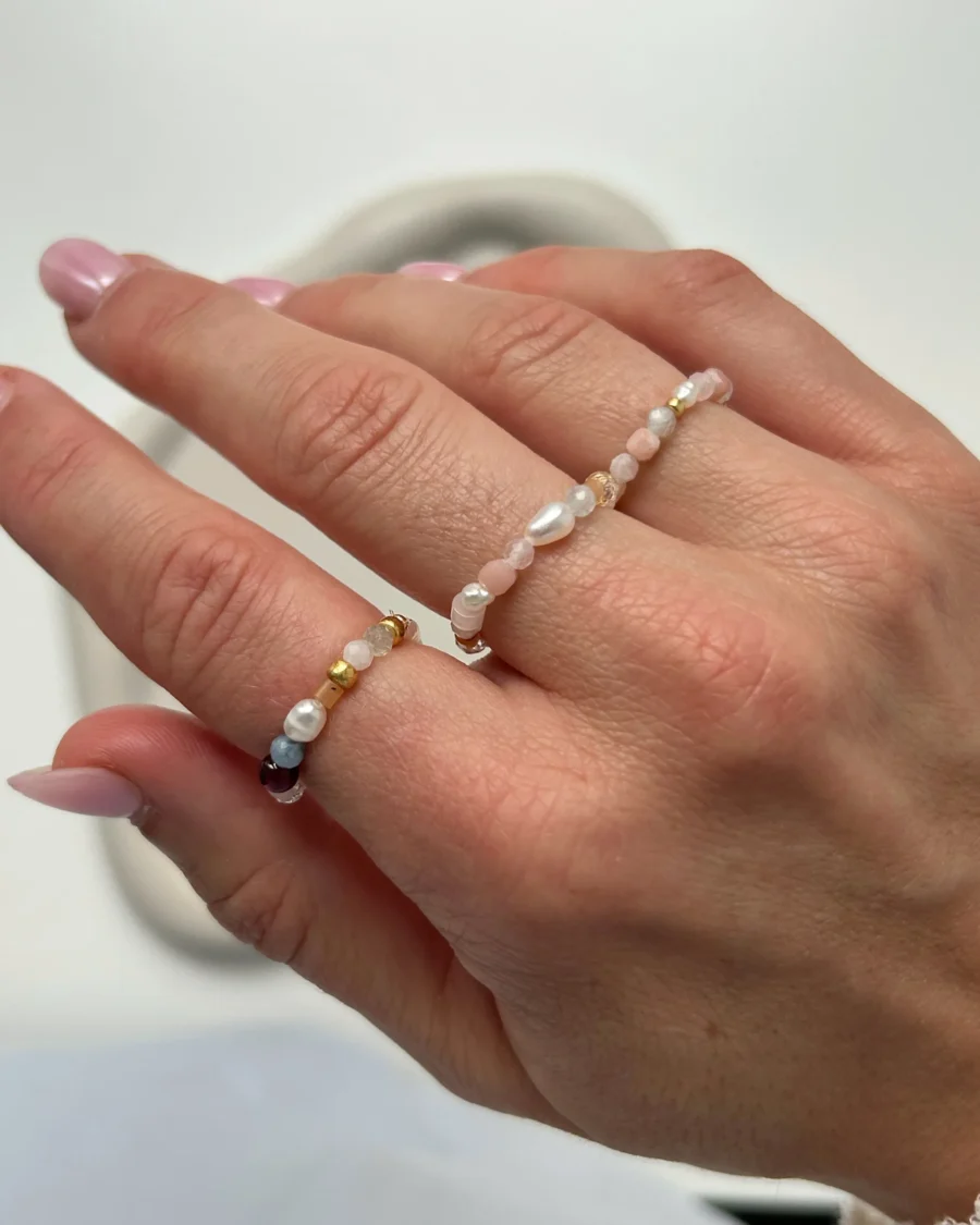 Drei Ringe auf Fingern